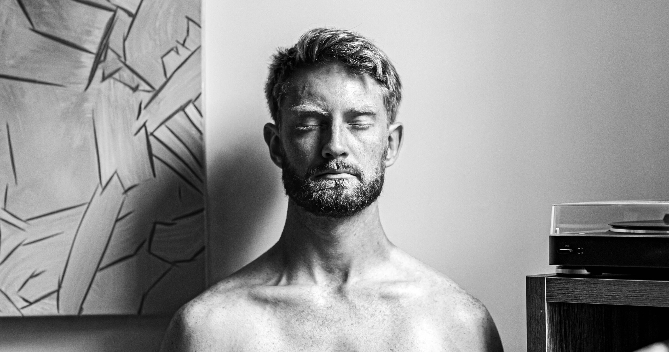 Before and after photos showing dramatic physical improvement via calisthenics.