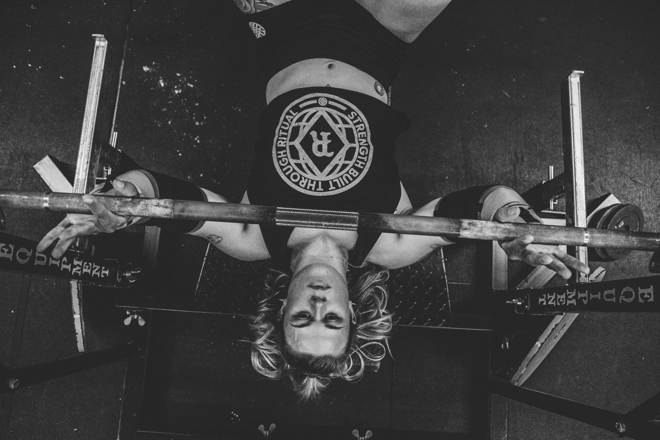 Before and after photo of Maria showcasing weight loss results through calisthenics