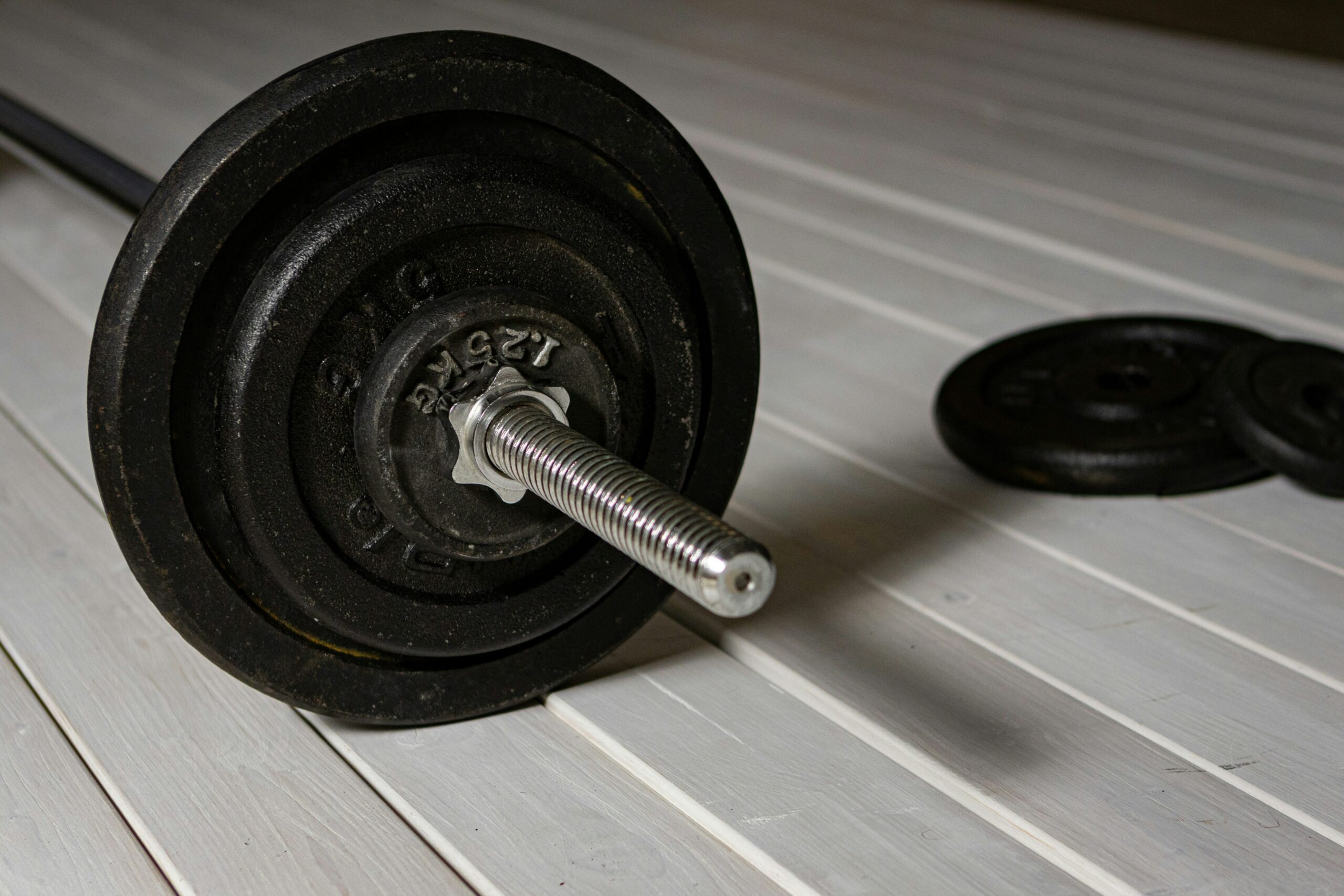 Comparison image showing traditional workouts versus calisthenics
