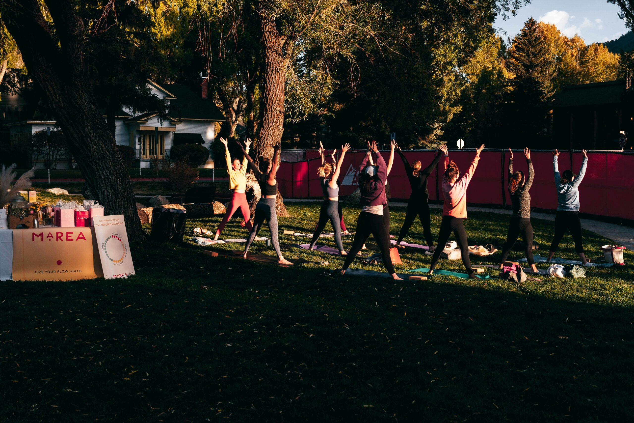 Before and after photos of someone who lost weight through calisthenics