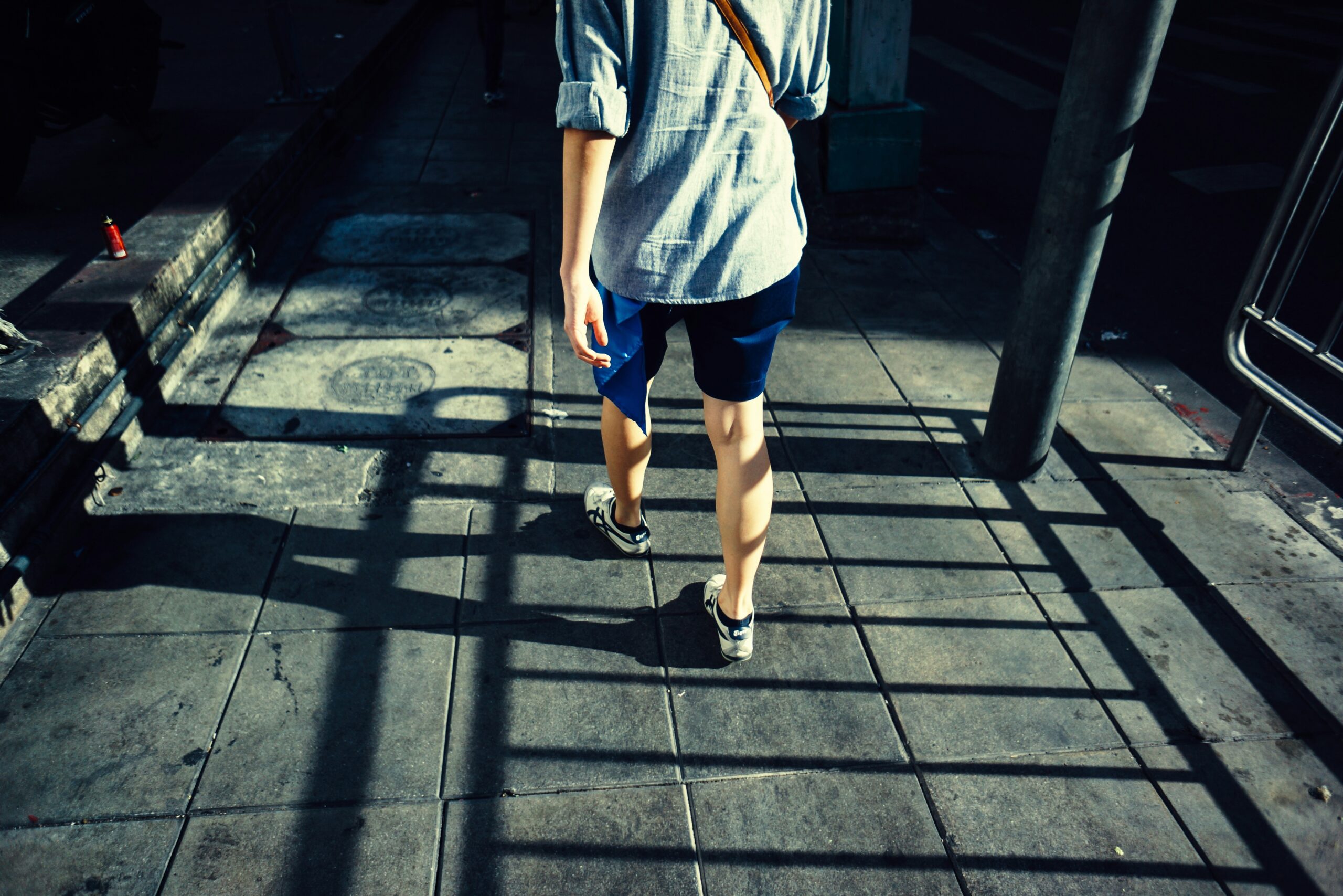 Infographic showing how calisthenics impacts weight loss through increased strength, endurance, and mobility